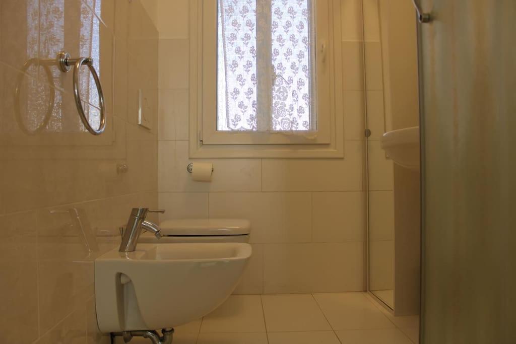 Apartment With Terrace In Chioggia'S Main Square Exteriör bild